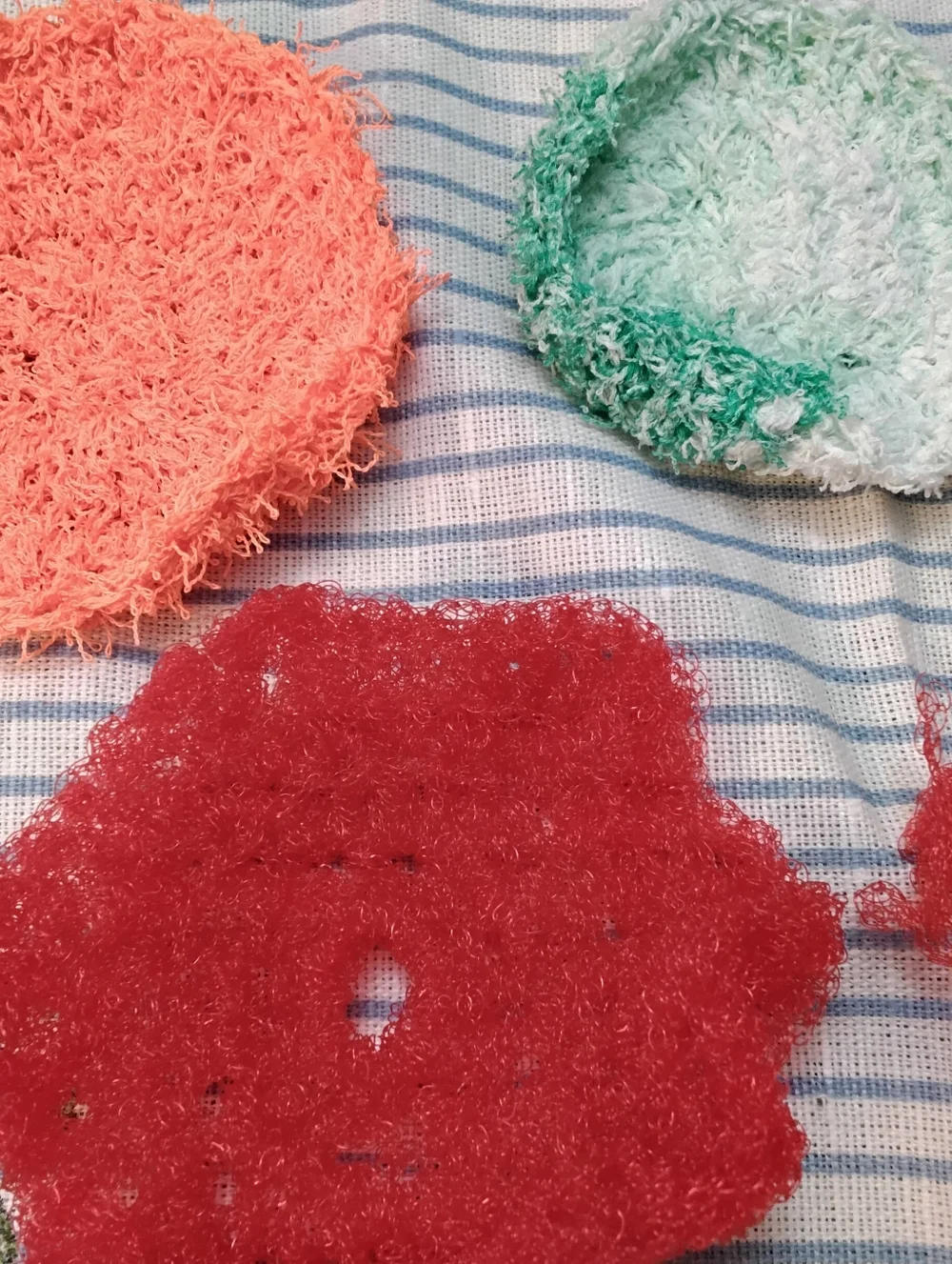 3947 Lot Of 7 Handmade Crochet Wash Pads - Red & White